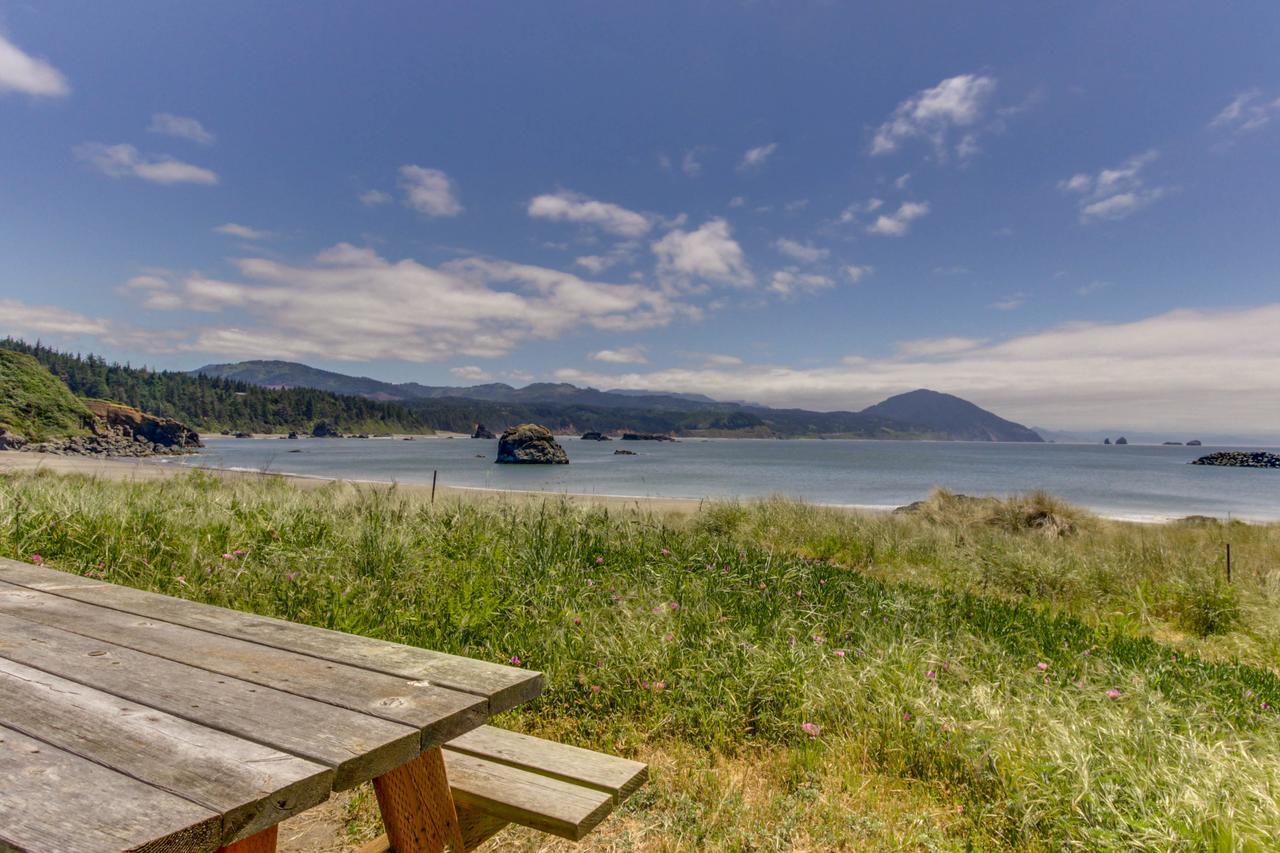 Whimsy By The Sea Villa Port Orford Bagian luar foto